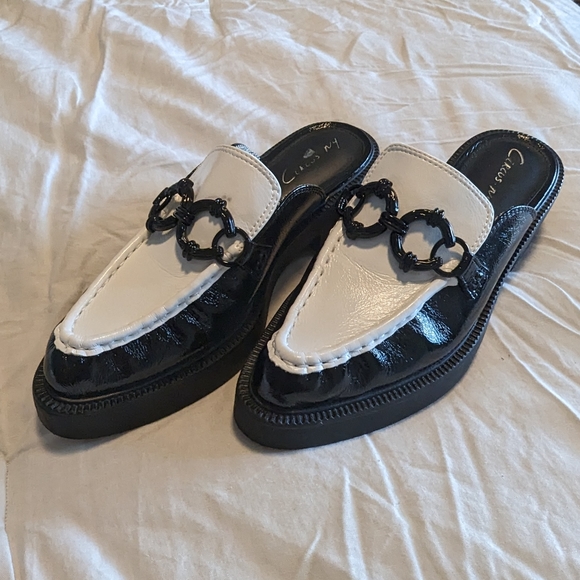 Circus by Sam Edelman Nancy Black White Rounded Toe Patent Slip On Dress Mules - Picture 4 of 6